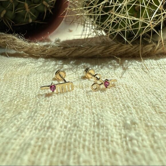 14k solid Gold Scissor & comb barber earrings stud earrings made in Los Angeles - Picture 3 of 7